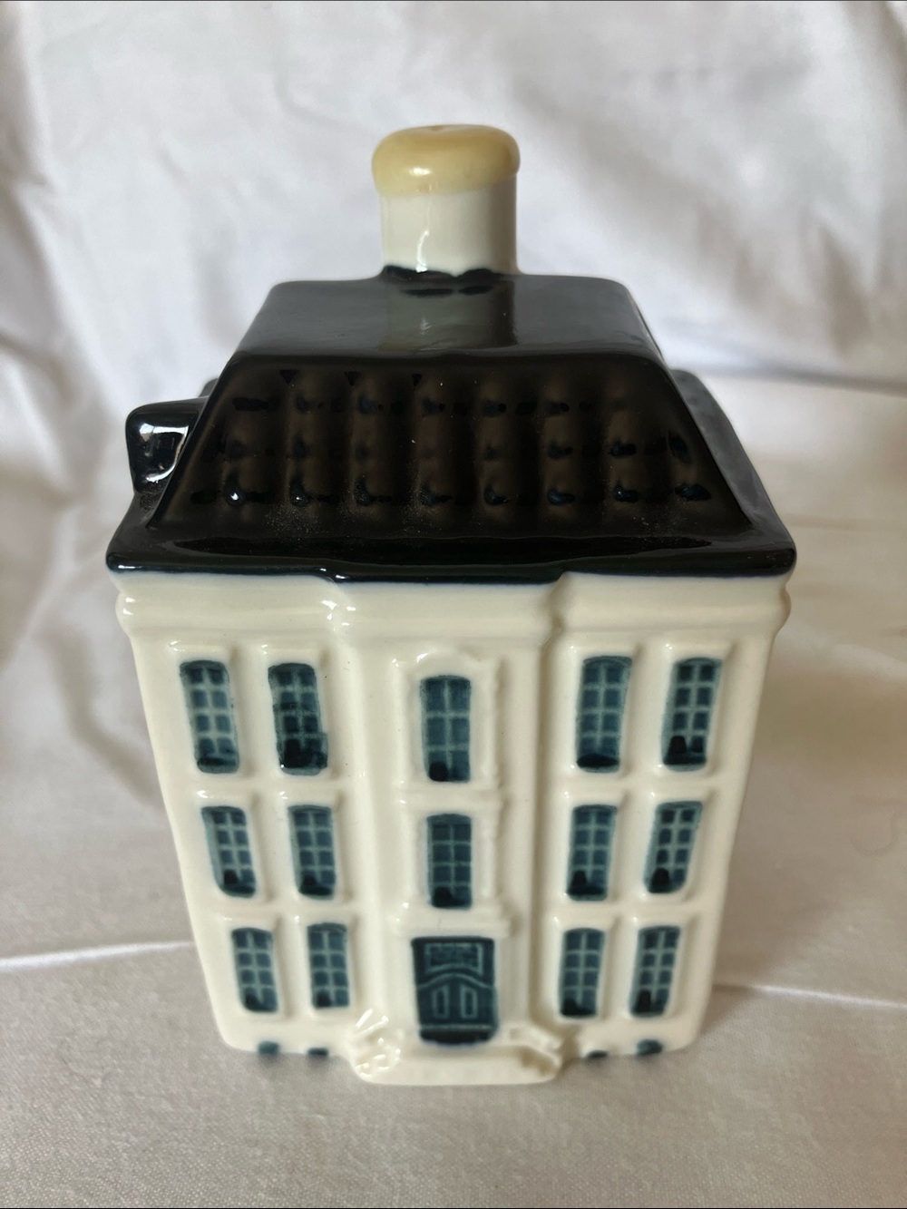 KLM Dreft’s Cream and Dark Blue - Picture 2 of 7